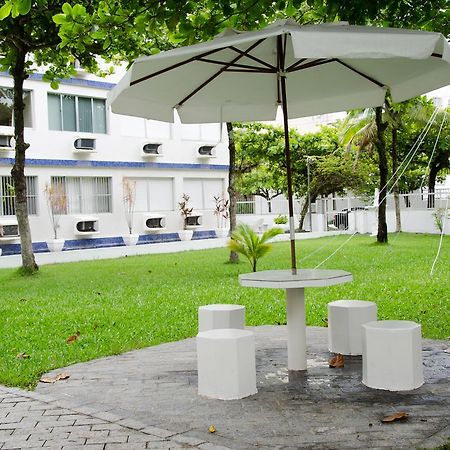 Apto com Ar condicionado a 200 m da praia - atrás do Shopping Enseada Apartamento Guarujá Exterior foto